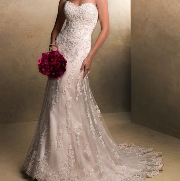 Maggie Sottero - Emma Wedding Dress and veil - Picture 3 of 8